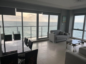 BEACHFRONT PHENOMENAL 2 BeD APARTMENT